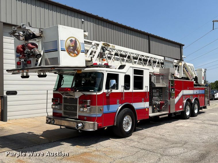 2002 Pierce Fire truck aerial platform fire truck