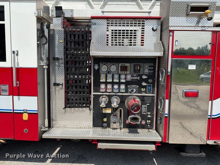 image for item EO8702 2002 Pierce Fire truck aerial platform fire truck