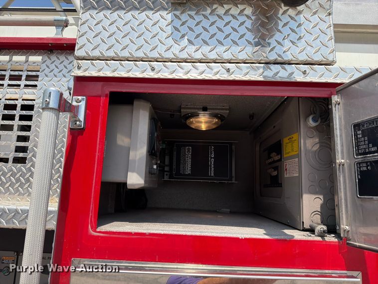 image for item EO8702 2002 Pierce Fire truck aerial platform fire truck