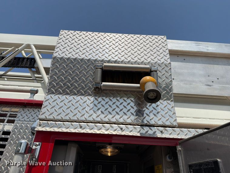 image for item EO8702 2002 Pierce Fire truck aerial platform fire truck