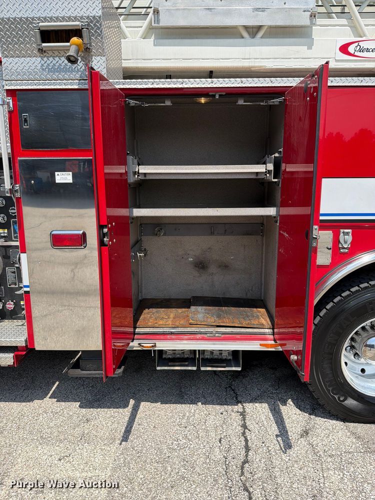image for item EO8702 2002 Pierce Fire truck aerial platform fire truck