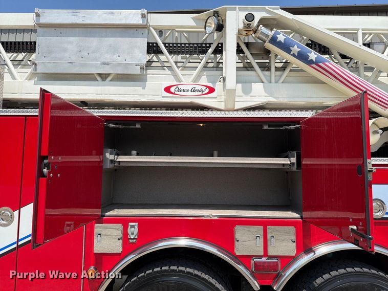 image for item EO8702 2002 Pierce Fire truck aerial platform fire truck