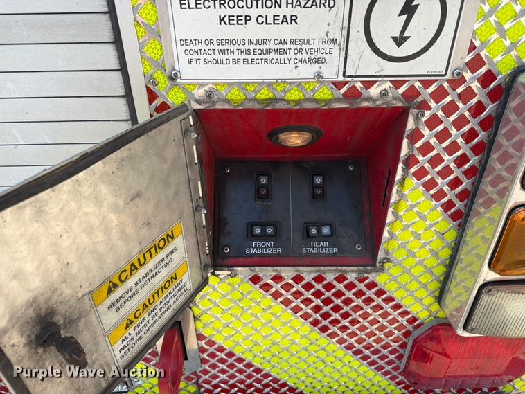 image for item EO8702 2002 Pierce Fire truck aerial platform fire truck