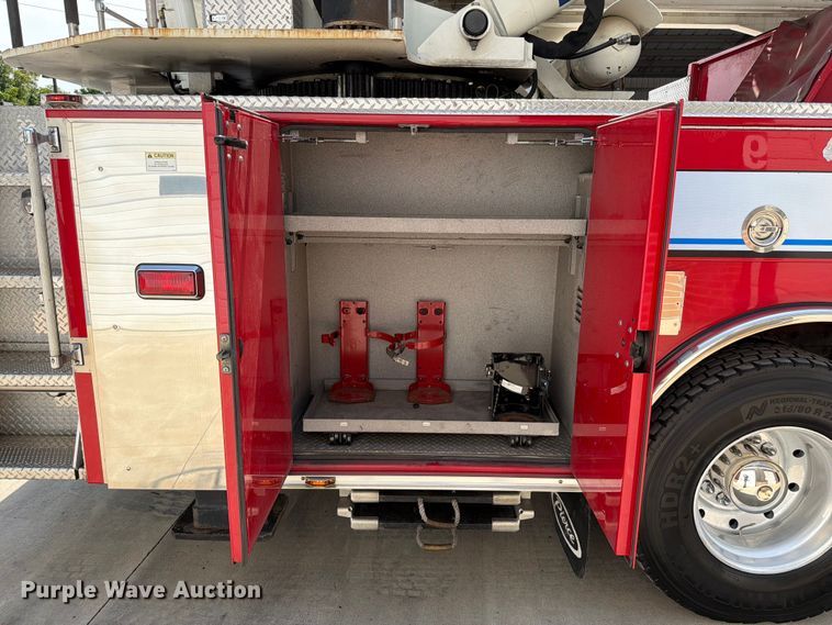 image for item EO8702 2002 Pierce Fire truck aerial platform fire truck