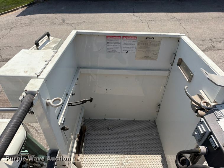 image for item EO8702 2002 Pierce Fire truck aerial platform fire truck