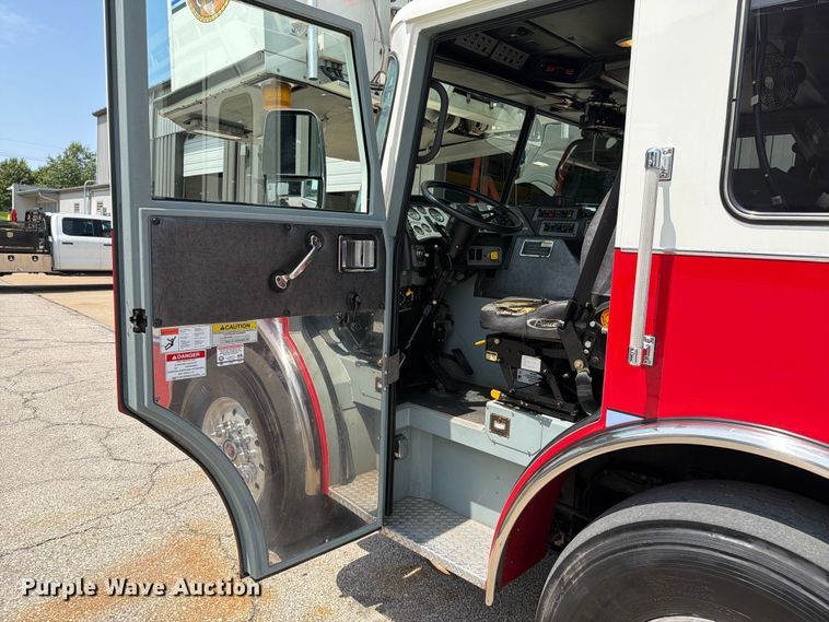 image for item EO8702 2002 Pierce Fire truck aerial platform fire truck