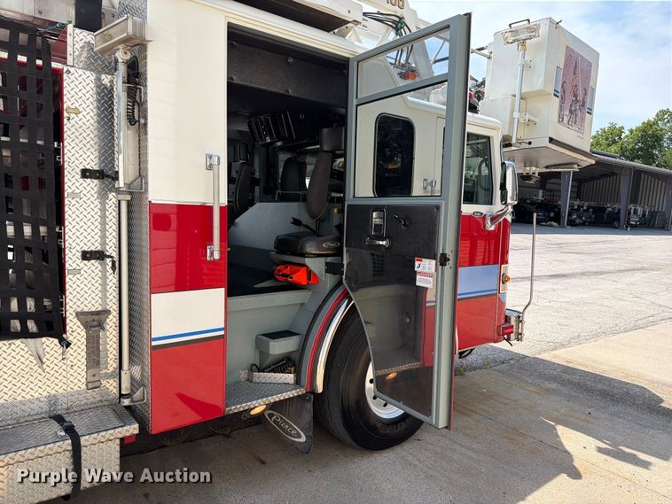 image for item EO8702 2002 Pierce Fire truck aerial platform fire truck