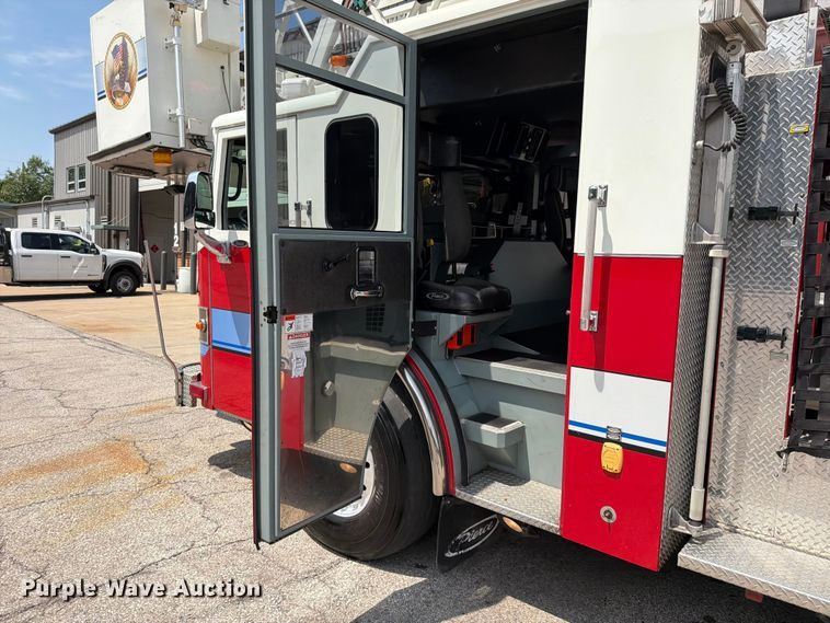 image for item EO8702 2002 Pierce Fire truck aerial platform fire truck
