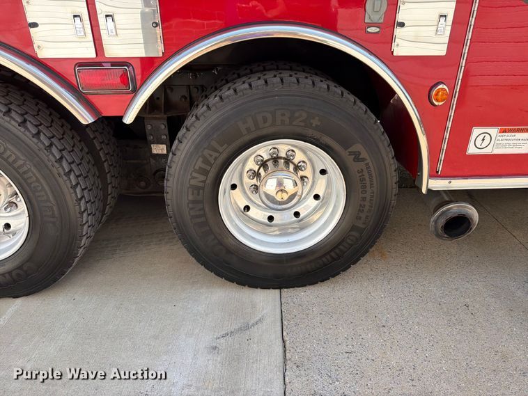 image for item EO8702 2002 Pierce Fire truck aerial platform fire truck