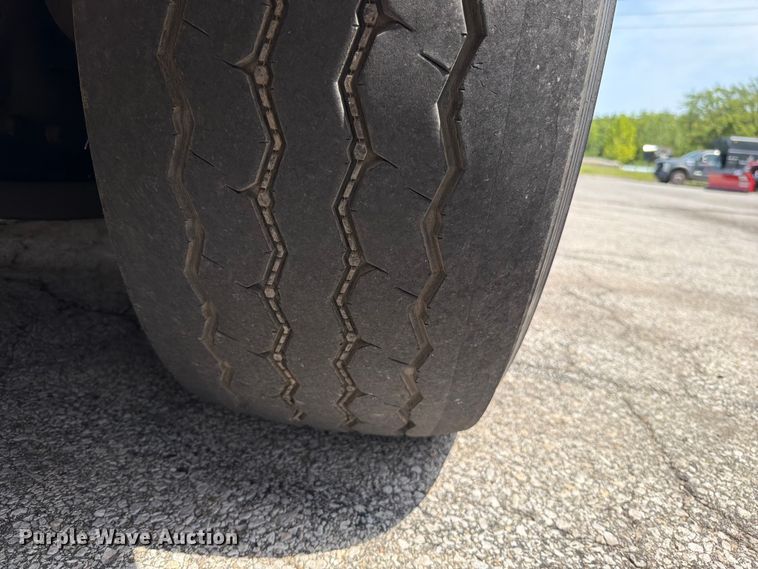 image for item EO8702 2002 Pierce Fire truck aerial platform fire truck