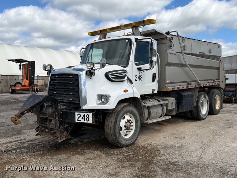 2015 Freightliner 108SD dump truck