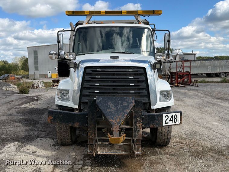 image for item EO8761 2015 Freightliner 108SD dump truck