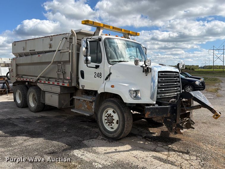 image for item EO8761 2015 Freightliner 108SD dump truck