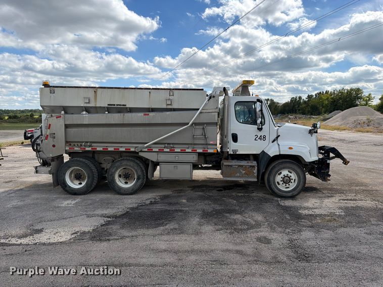 image for item EO8761 2015 Freightliner 108SD dump truck