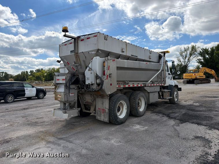 image for item EO8761 2015 Freightliner 108SD dump truck