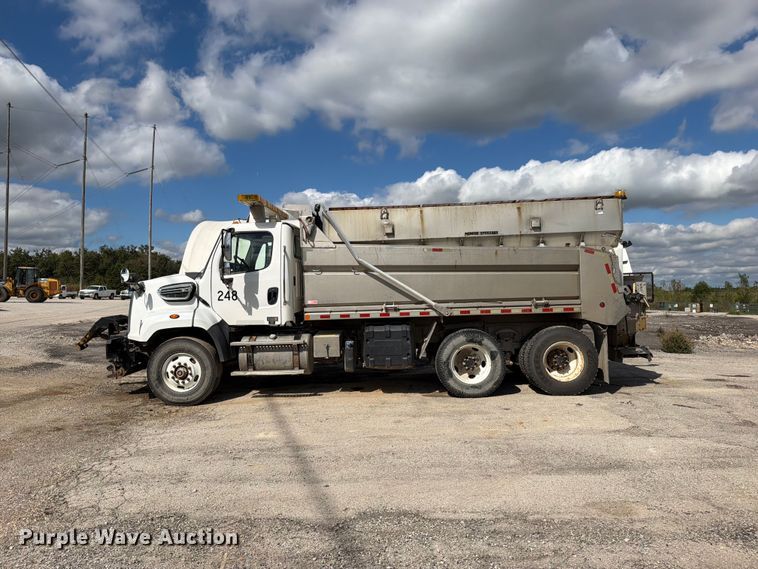 image for item EO8761 2015 Freightliner 108SD dump truck