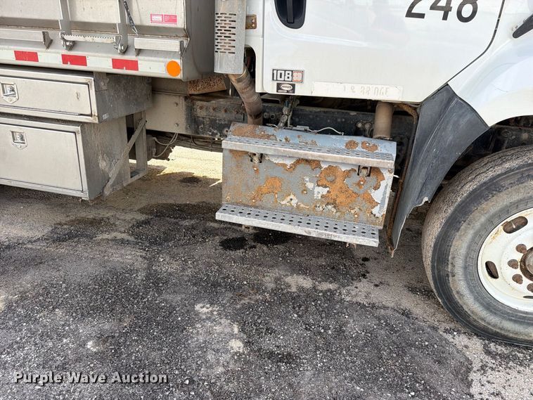 image for item EO8761 2015 Freightliner 108SD dump truck