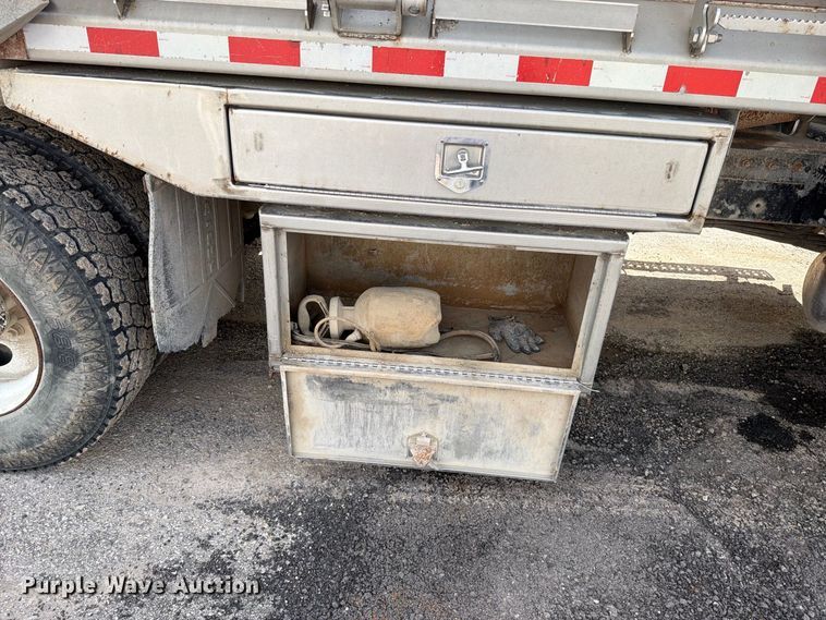 image for item EO8761 2015 Freightliner 108SD dump truck