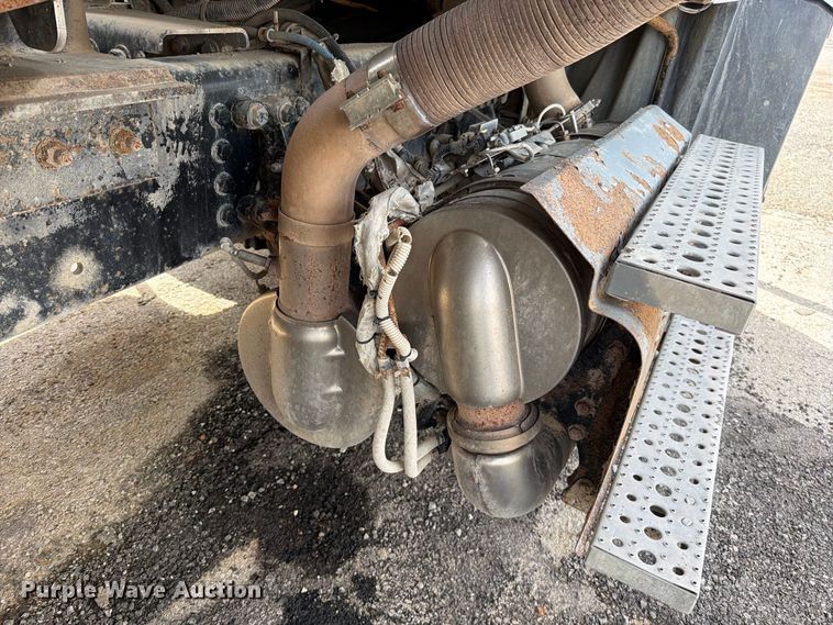image for item EO8761 2015 Freightliner 108SD dump truck