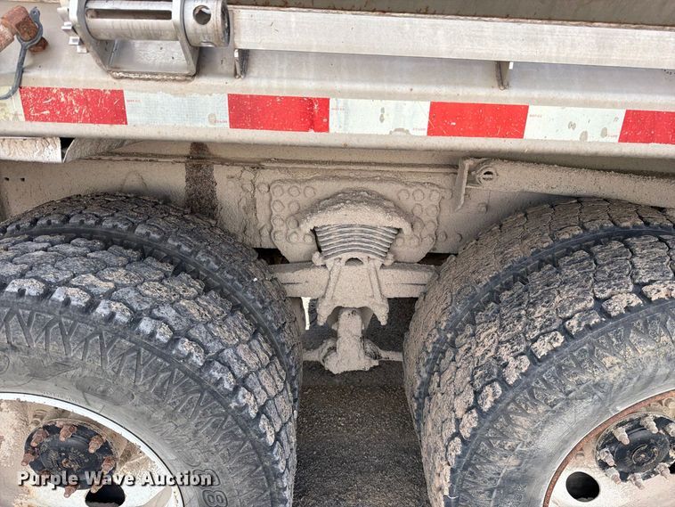 image for item EO8761 2015 Freightliner 108SD dump truck