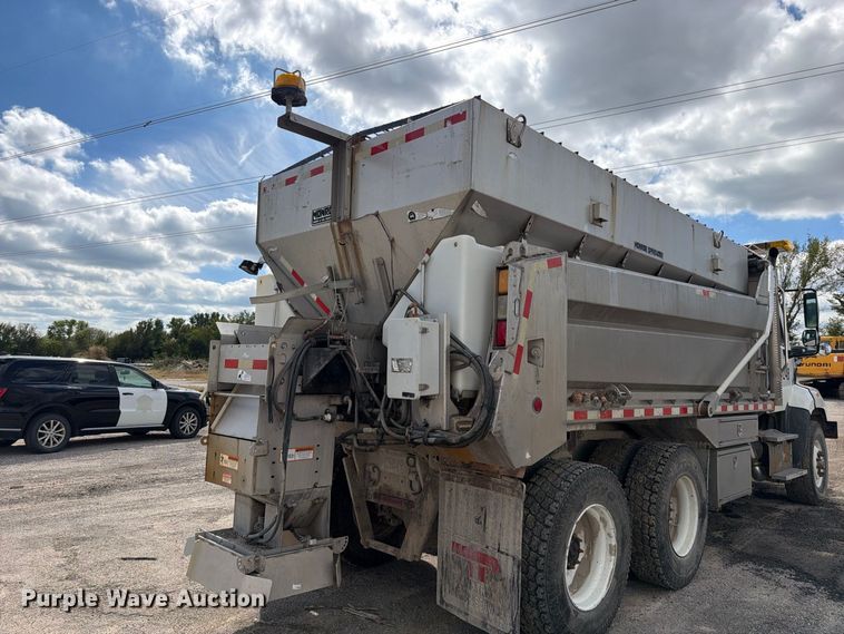 image for item EO8761 2015 Freightliner 108SD dump truck
