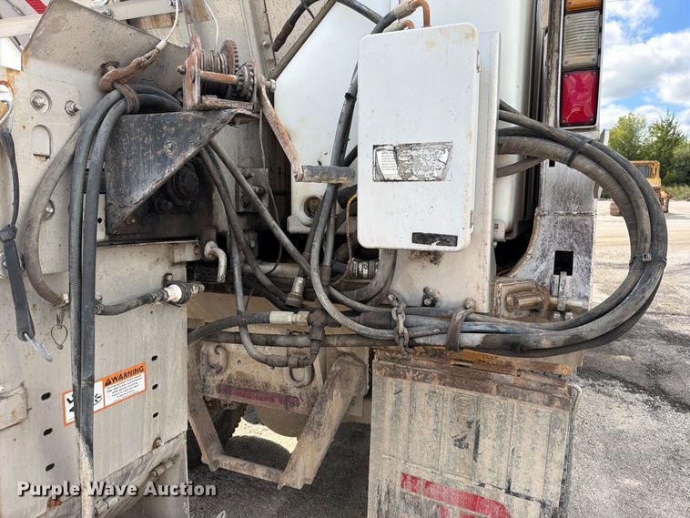 image for item EO8761 2015 Freightliner 108SD dump truck
