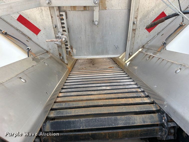 image for item EO8761 2015 Freightliner 108SD dump truck