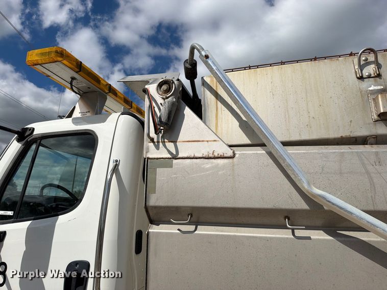 image for item EO8761 2015 Freightliner 108SD dump truck