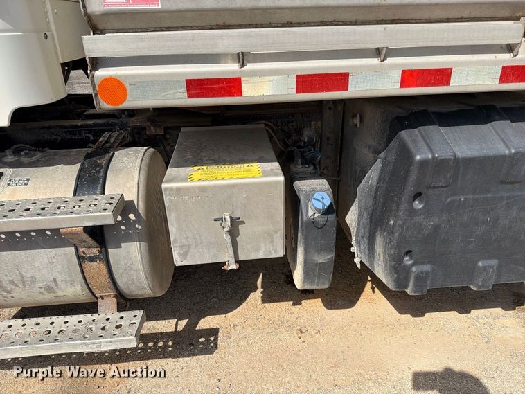 image for item EO8761 2015 Freightliner 108SD dump truck
