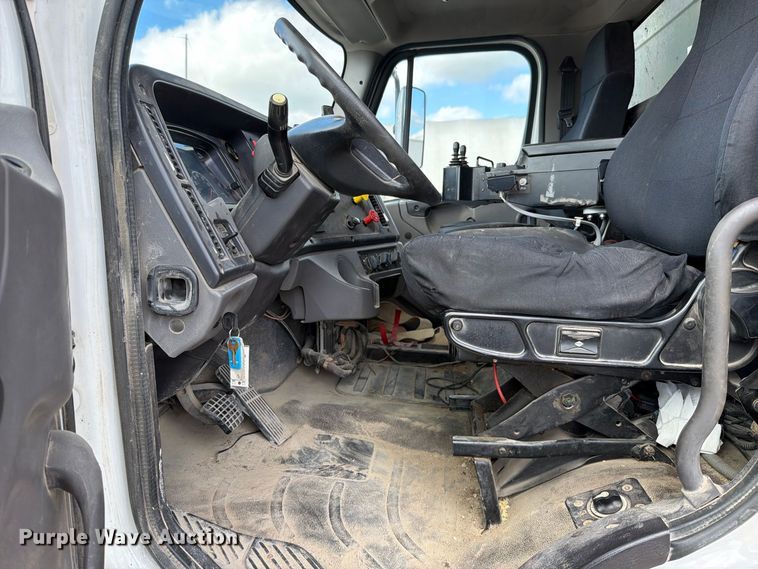 image for item EO8761 2015 Freightliner 108SD dump truck