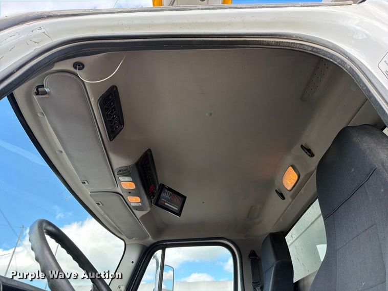 image for item EO8761 2015 Freightliner 108SD dump truck