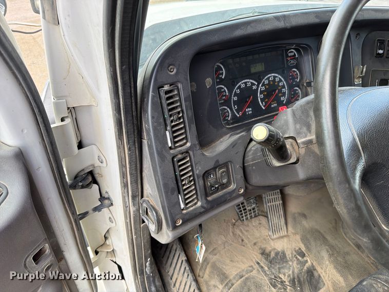 image for item EO8761 2015 Freightliner 108SD dump truck
