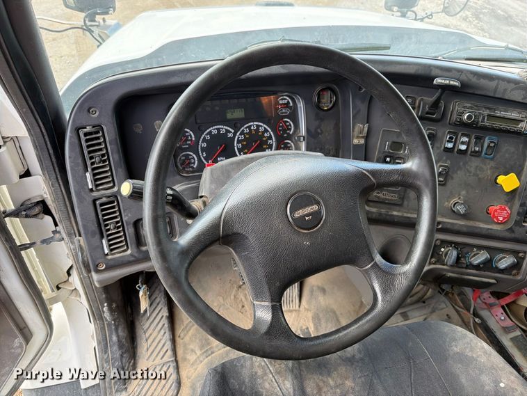 image for item EO8761 2015 Freightliner 108SD dump truck