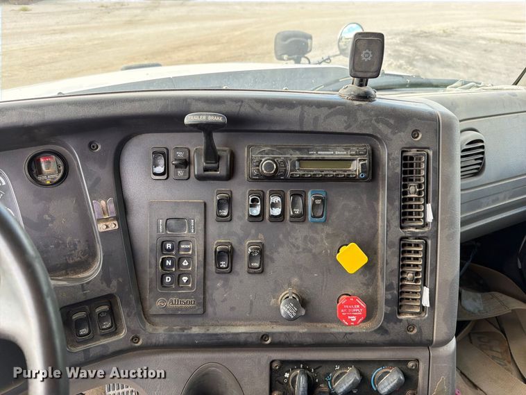 image for item EO8761 2015 Freightliner 108SD dump truck