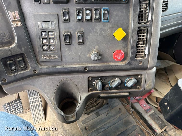 image for item EO8761 2015 Freightliner 108SD dump truck