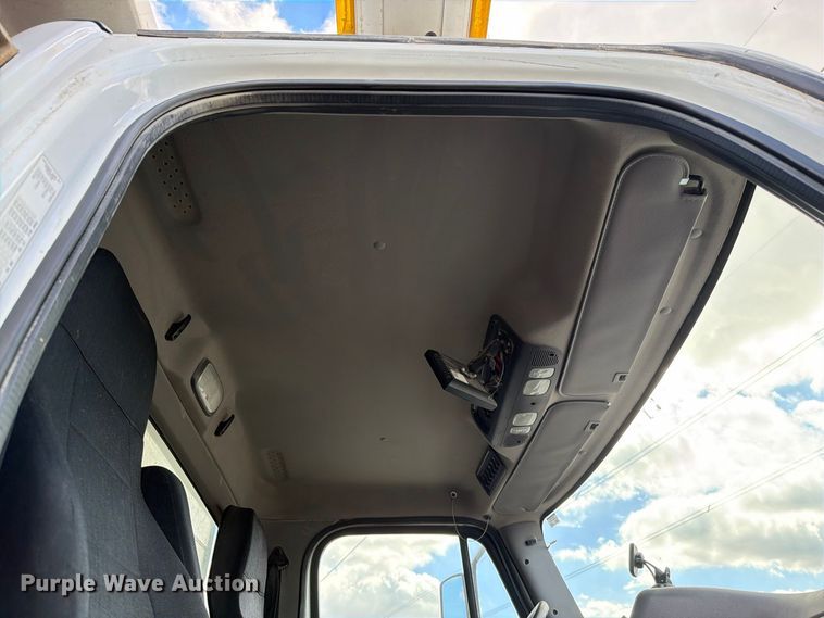image for item EO8761 2015 Freightliner 108SD dump truck