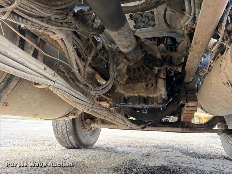 image for item EO8761 2015 Freightliner 108SD dump truck