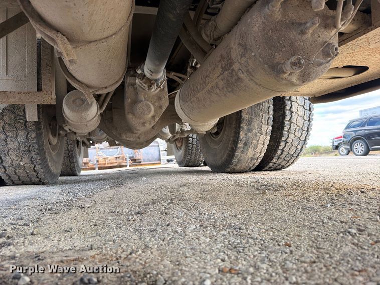 image for item EO8761 2015 Freightliner 108SD dump truck