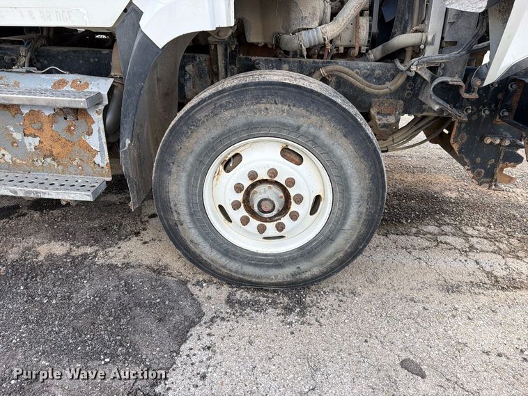 image for item EO8761 2015 Freightliner 108SD dump truck