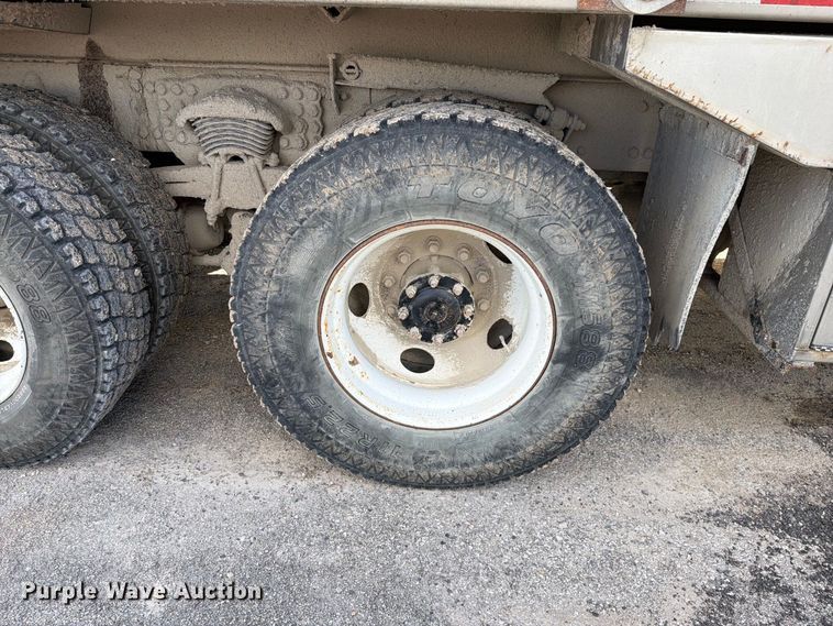 image for item EO8761 2015 Freightliner 108SD dump truck