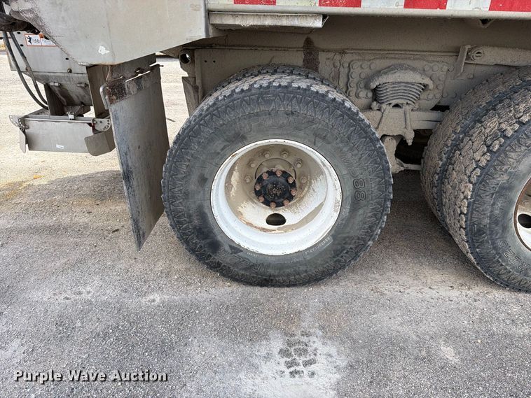 image for item EO8761 2015 Freightliner 108SD dump truck