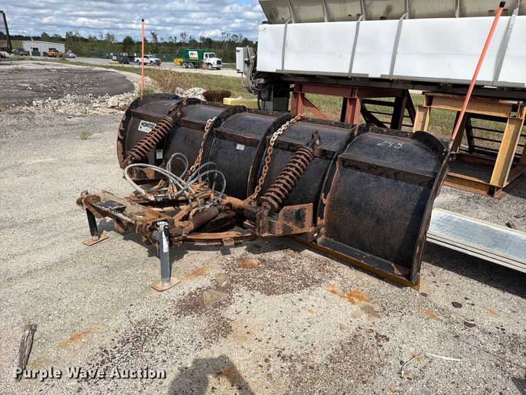 image for item EO8761 2015 Freightliner 108SD dump truck