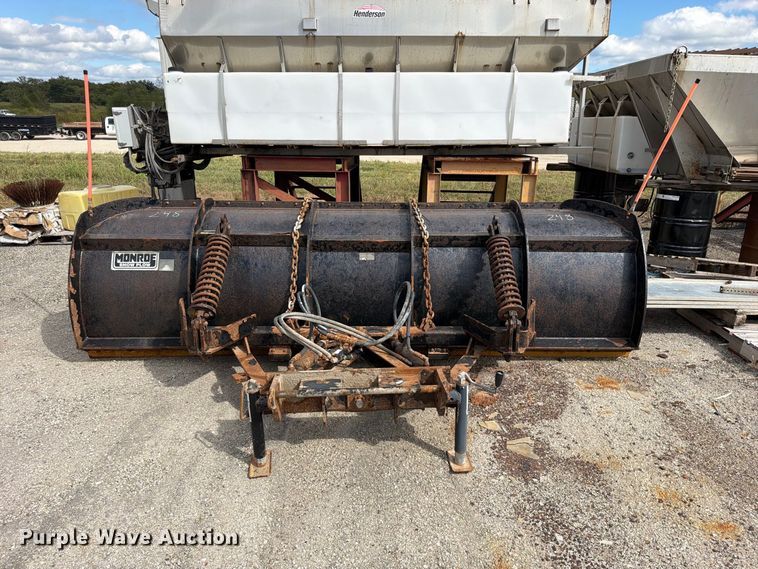 image for item EO8761 2015 Freightliner 108SD dump truck