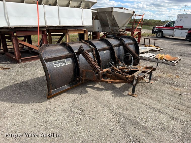 image for item EO8761 2015 Freightliner 108SD dump truck