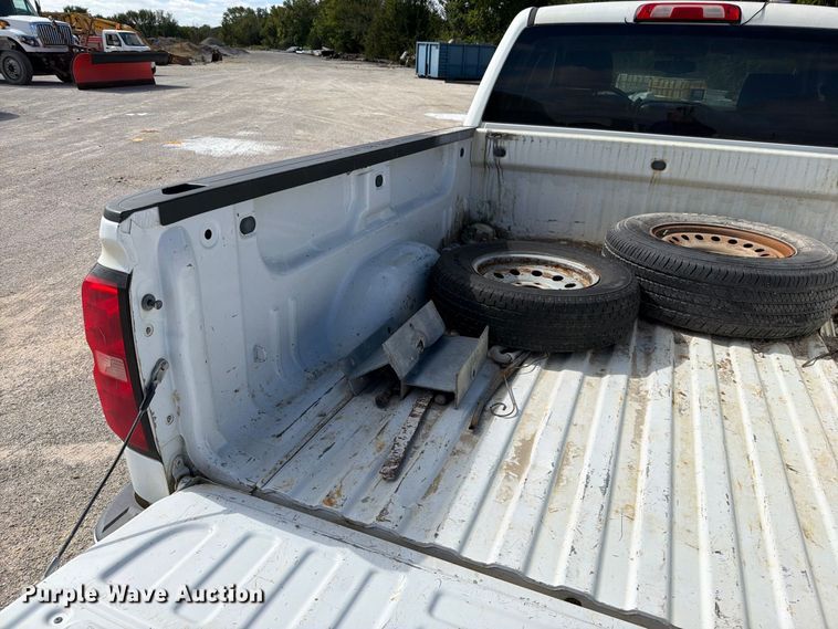 image for item EO8762 2015 Chevrolet Silverado 1500 Ext. Cab pickup truck