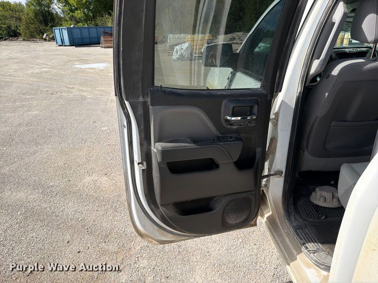 image for item EO8762 2015 Chevrolet Silverado 1500 Ext. Cab pickup truck
