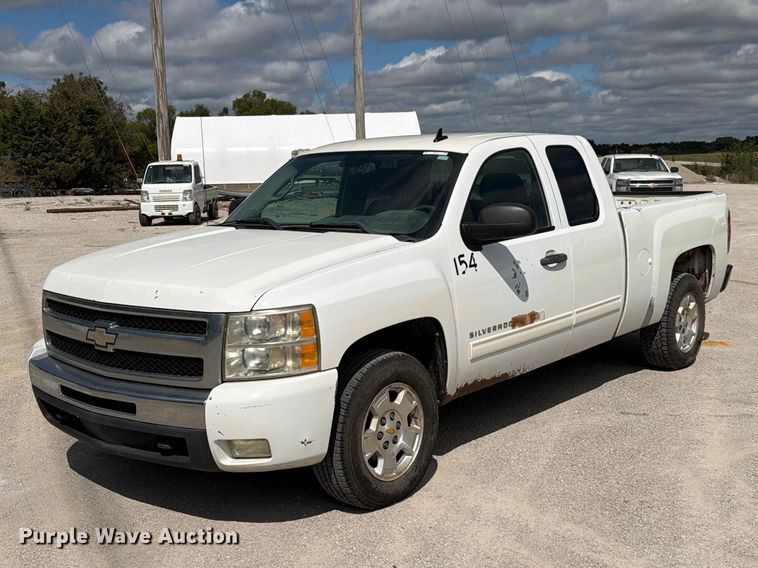 2011 Chevrolet Silverado 1500 Ext. Cab pickup truck