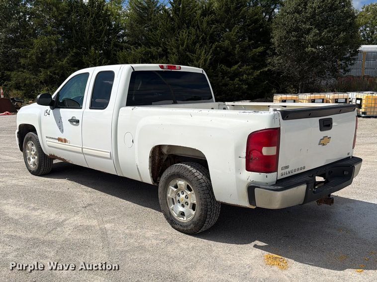 image for item EO8764 2011 Chevrolet Silverado 1500 Ext. Cab pickup truck
