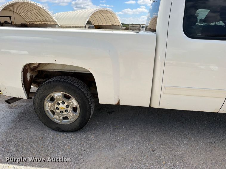 image for item EO8764 2011 Chevrolet Silverado 1500 Ext. Cab pickup truck