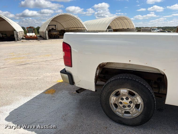 image for item EO8764 2011 Chevrolet Silverado 1500 Ext. Cab pickup truck
